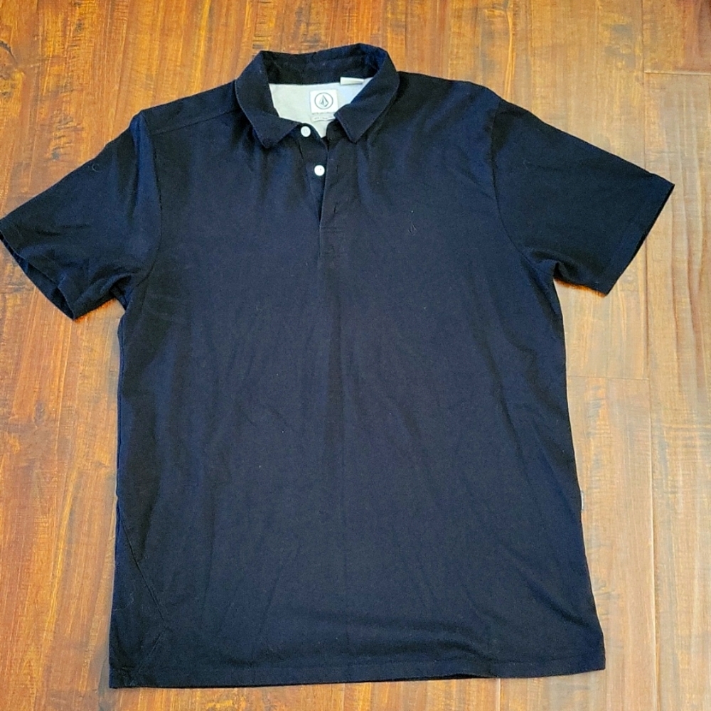 Black volcom polo t
